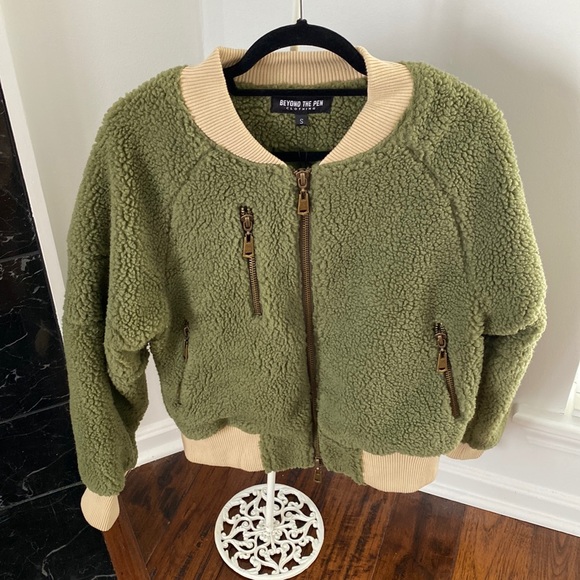 Beyond the Pen Clothing faux shearing jacket. Green Small - Picture 1 of 9